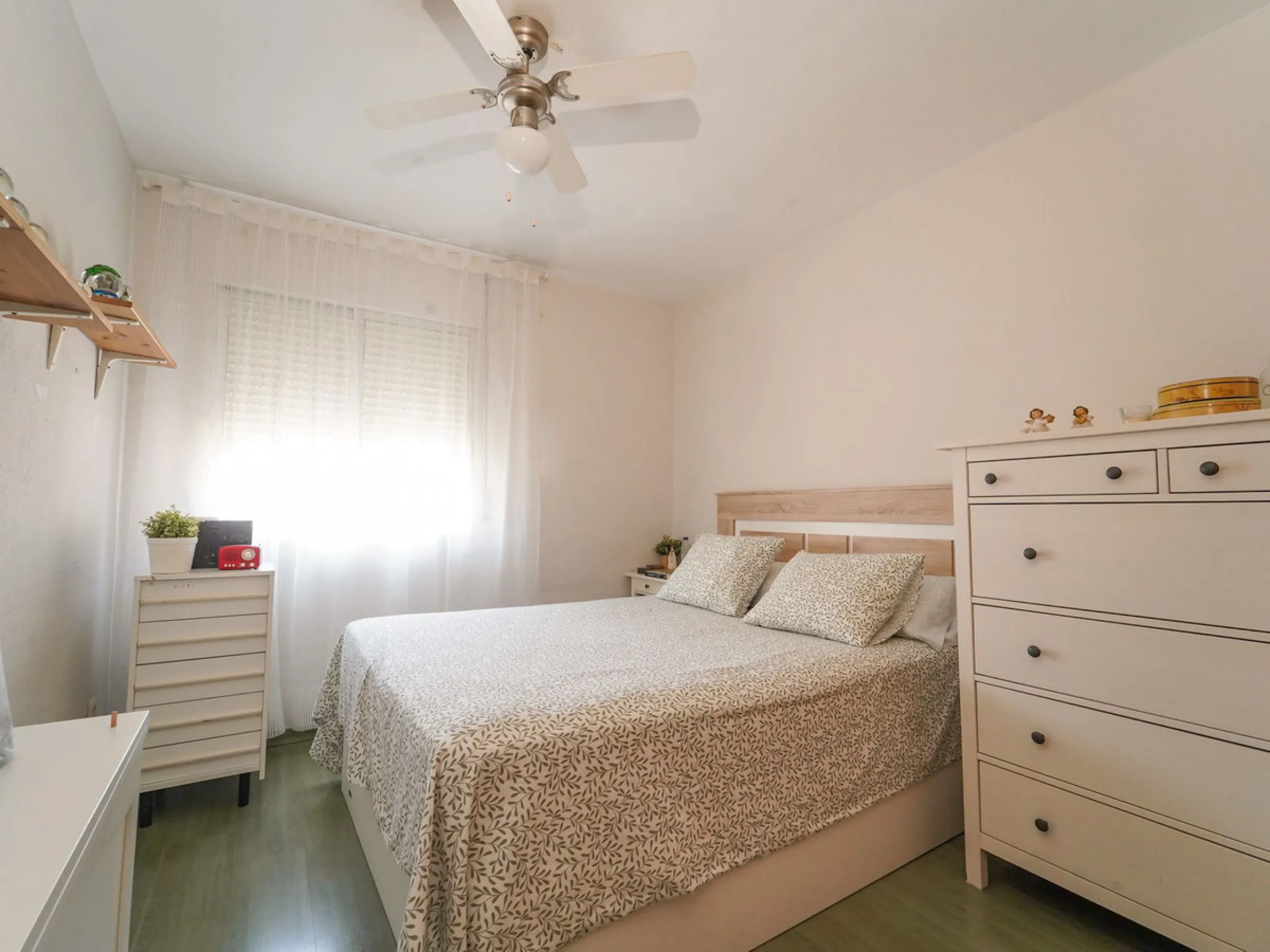 Apartment - Middle Floor Apartment в продаже в Málaga, Málaga. В доме 4 спален и 2 ванных комнат. Площадь дома 171 м²
