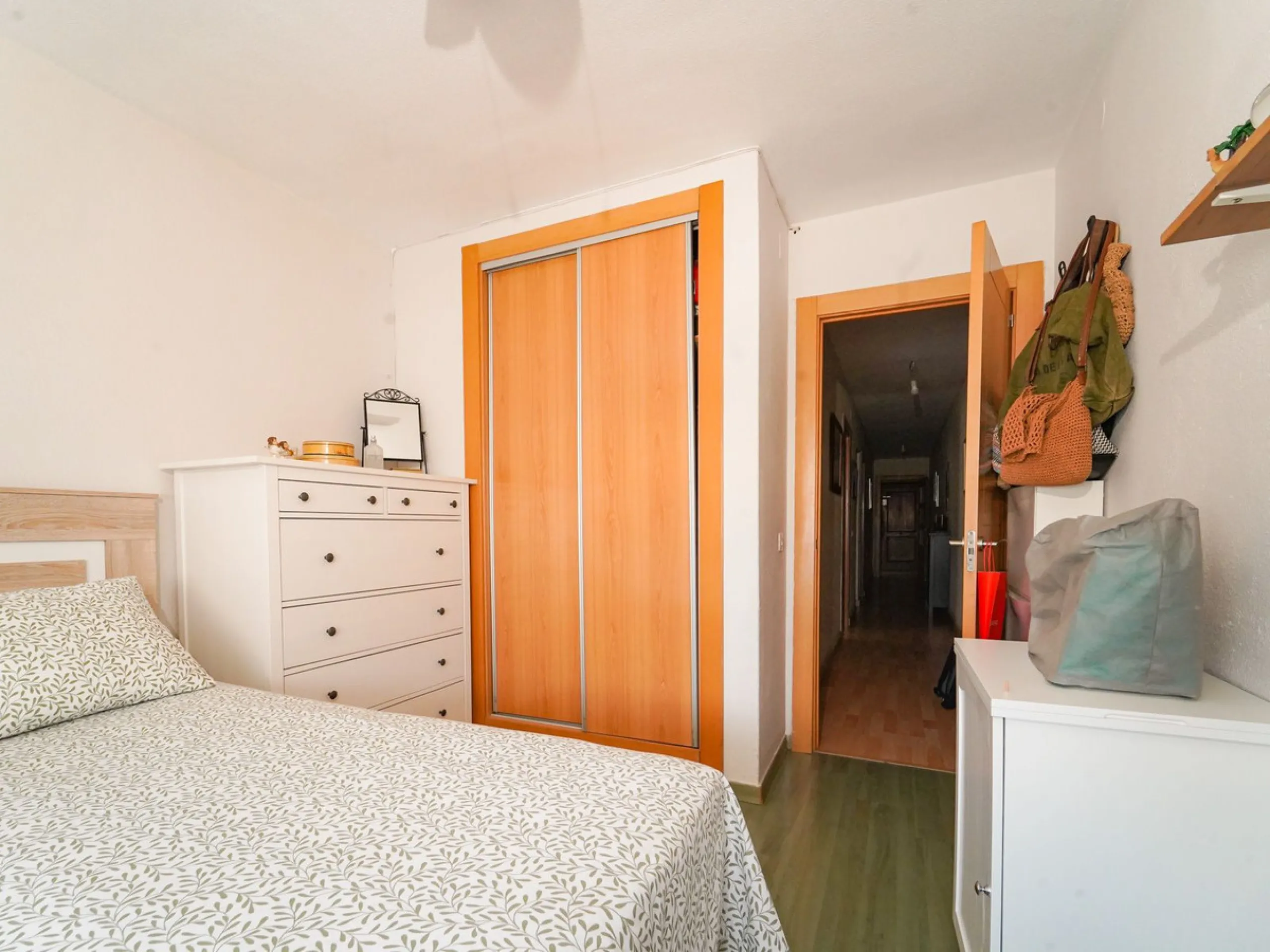 Apartment - Middle Floor Apartment в продаже в Málaga, Málaga. В доме 4 спален и 2 ванных комнат. Площадь дома 171 м²