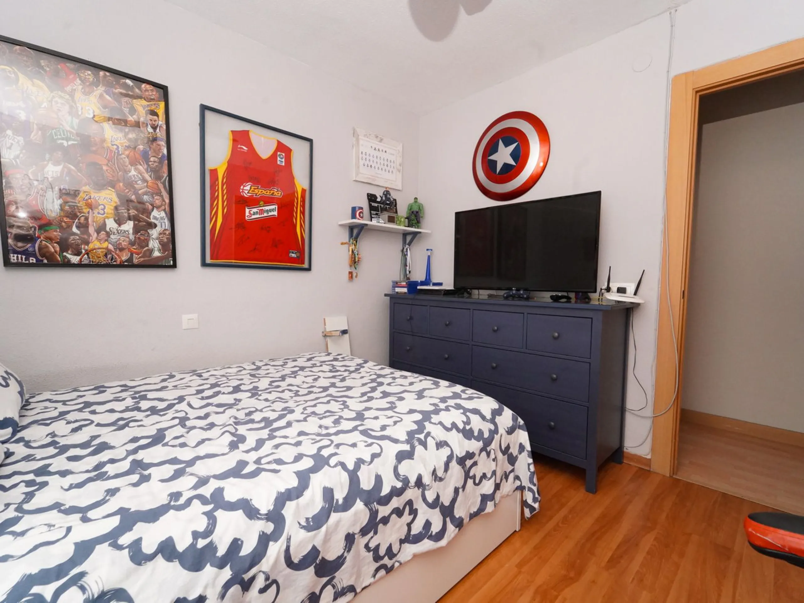 Apartment - Middle Floor Apartment в продаже в Málaga, Málaga. В доме 4 спален и 2 ванных комнат. Площадь дома 171 м²
