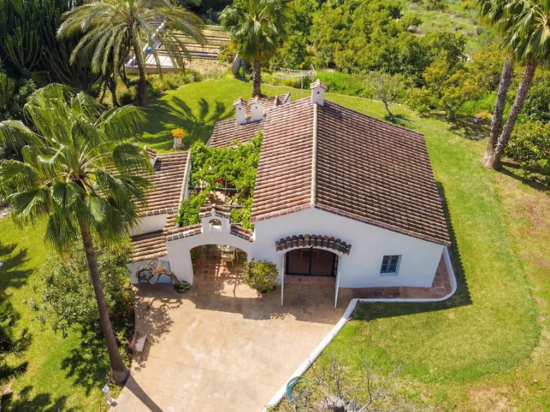MODERN VILLA BARRANCO BLANCO: AN EXCLUSIVE OASIS OF LUXURY 20 MINUTES FROM THE MEDITERRANEAN SEA