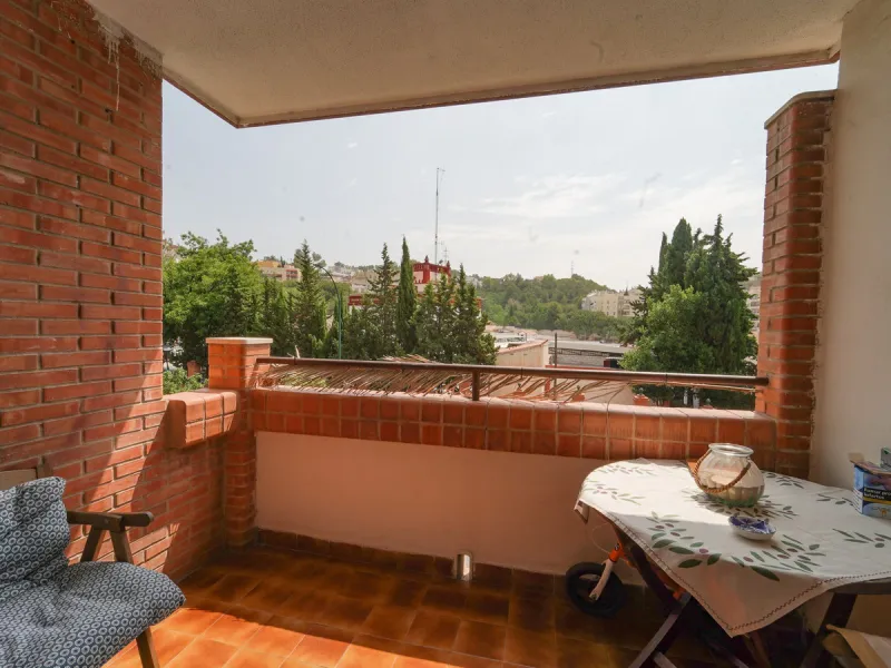 Apartment - Middle Floor Apartment в продаже в Málaga, Málaga. В доме 4 спален и 2 ванных комнат. Площадь дома 171 м²