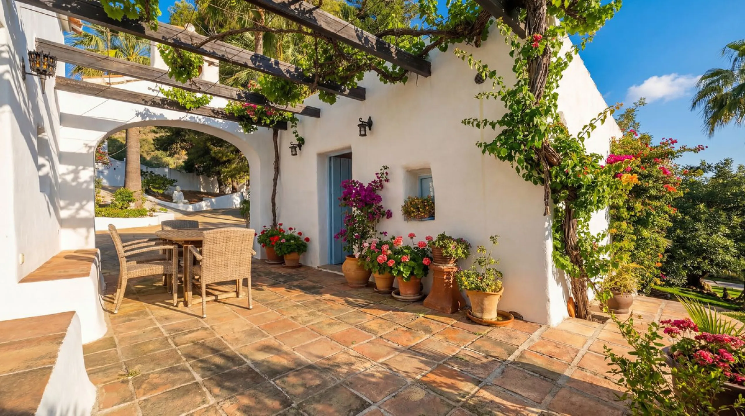 MODERN VILLA BARRANCO BLANCO: AN EXCLUSIVE OASIS OF LUXURY 20 MINUTES FROM THE MEDITERRANEAN SEA