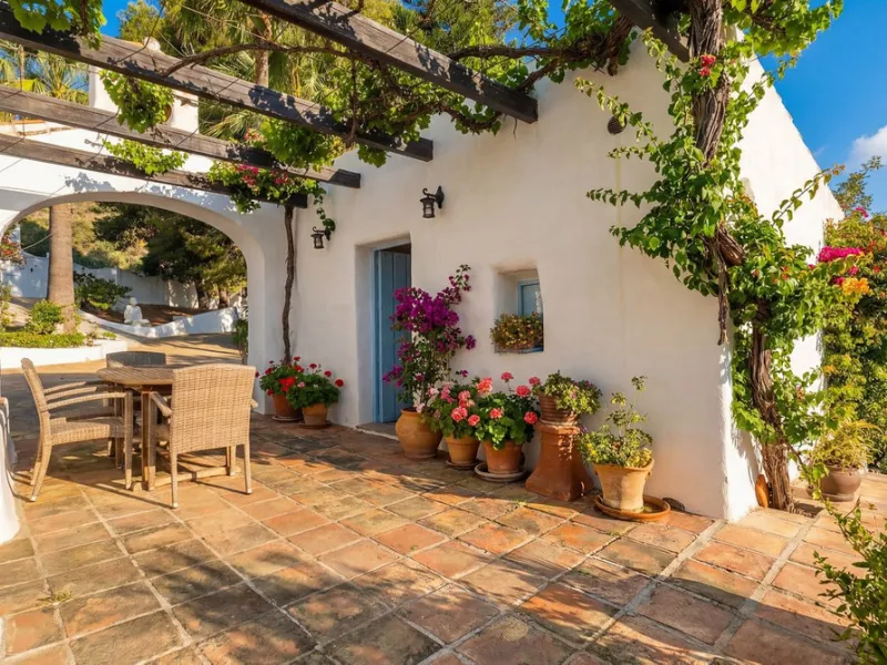 MODERN VILLA BARRANCO BLANCO: AN EXCLUSIVE OASIS OF LUXURY 20 MINUTES FROM THE MEDITERRANEAN SEA