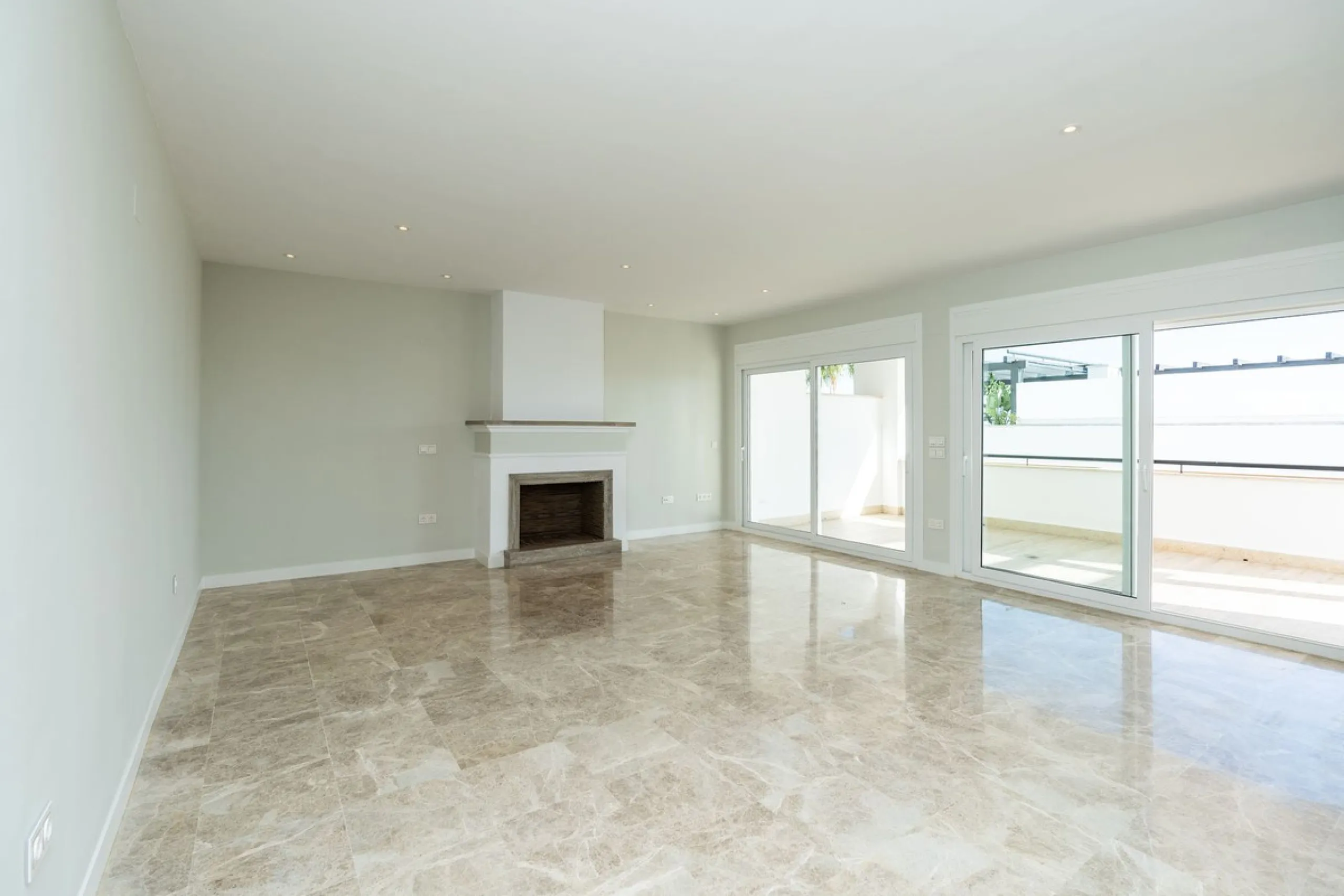 RENOVATED  DUPLEX APARTMENT IN SANTA CLARA GOLF