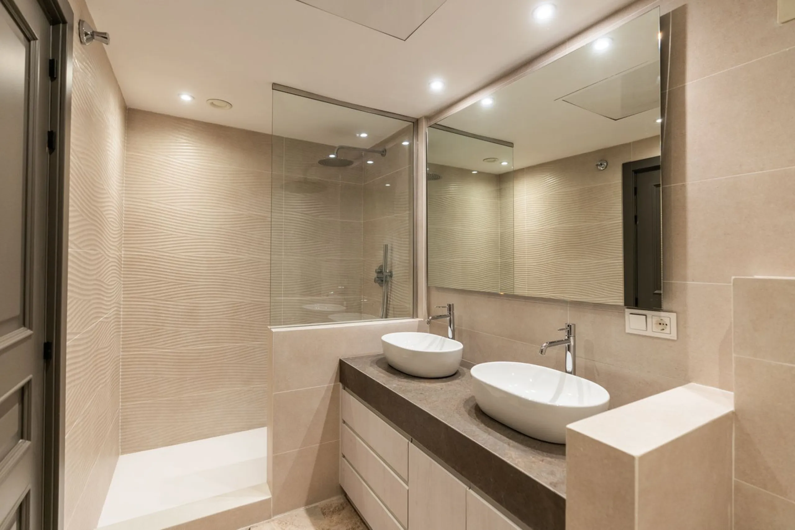 RENOVATED  DUPLEX APARTMENT IN SANTA CLARA GOLF