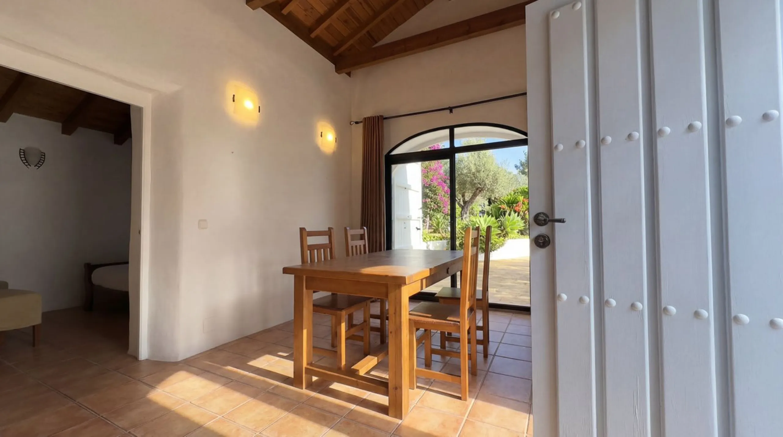 MODERN VILLA BARRANCO BLANCO: AN EXCLUSIVE OASIS OF LUXURY 20 MINUTES FROM THE MEDITERRANEAN SEA