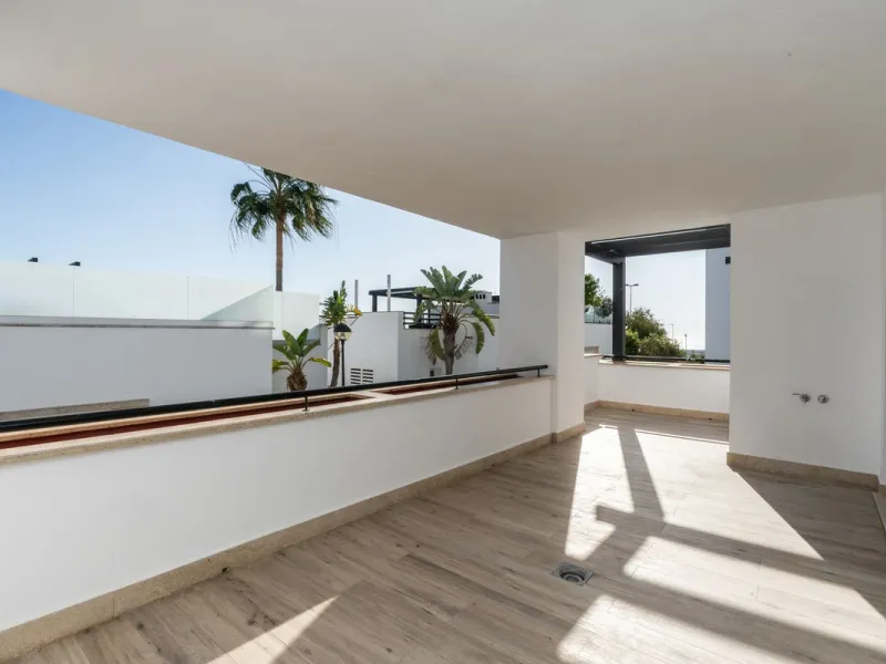RENOVATED  DUPLEX APARTMENT IN SANTA CLARA GOLF