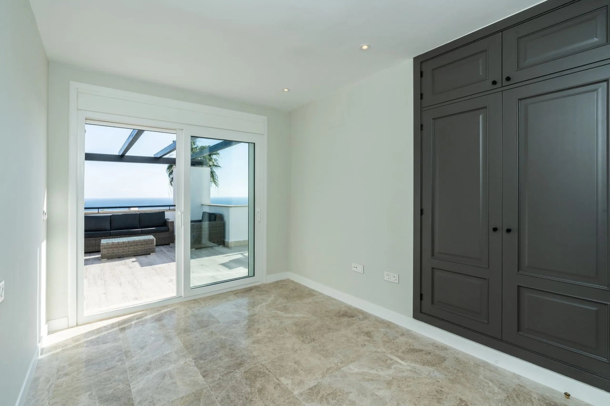 RENOVATED  DUPLEX APARTMENT IN SANTA CLARA GOLF