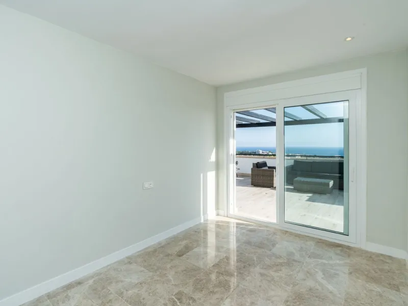 RENOVATED  DUPLEX APARTMENT IN SANTA CLARA GOLF
