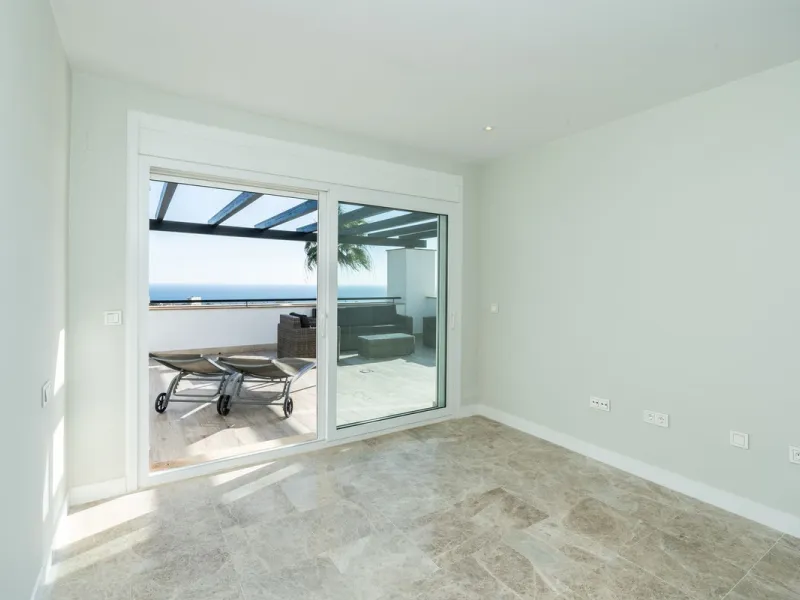 RENOVATED  DUPLEX APARTMENT IN SANTA CLARA GOLF