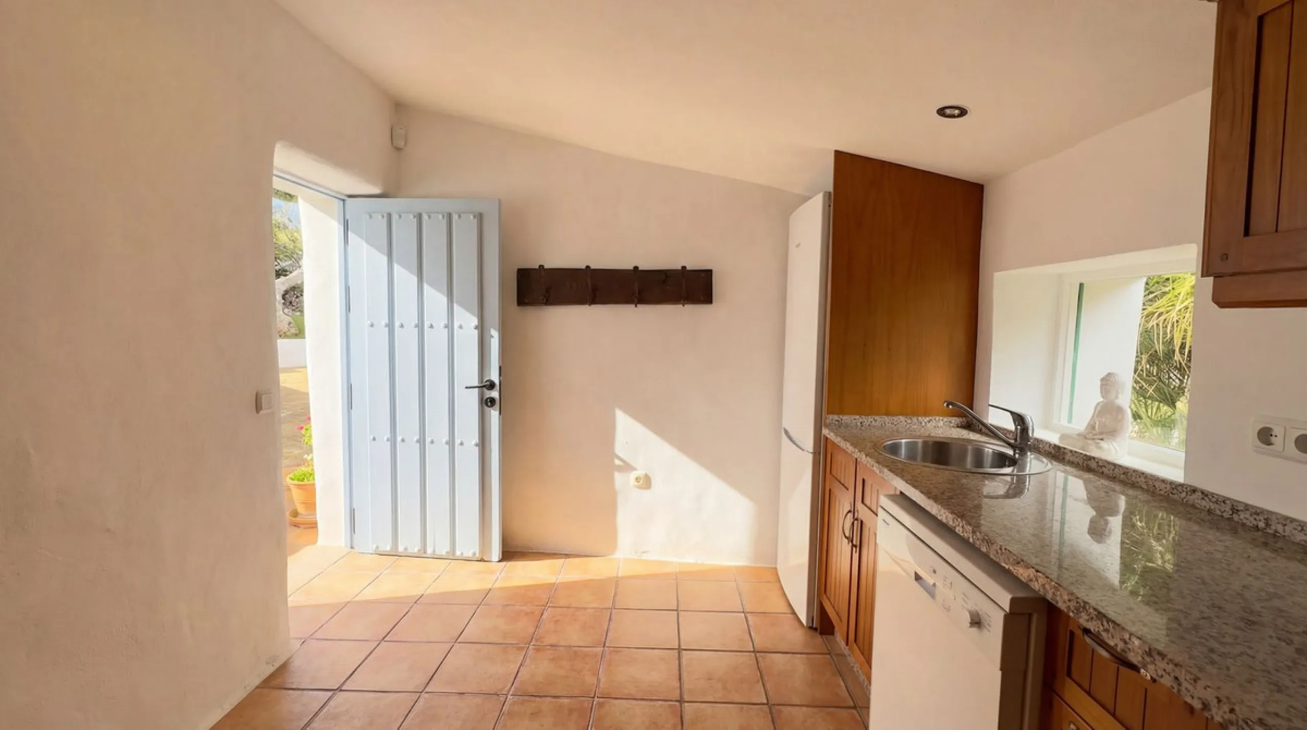 MODERN VILLA BARRANCO BLANCO: AN EXCLUSIVE OASIS OF LUXURY 20 MINUTES FROM THE MEDITERRANEAN SEA