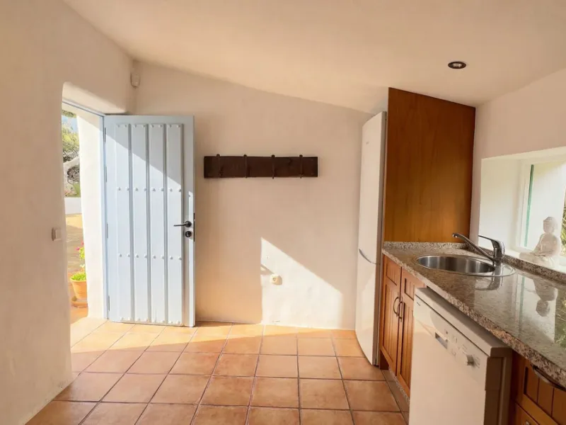 MODERN VILLA BARRANCO BLANCO: AN EXCLUSIVE OASIS OF LUXURY 20 MINUTES FROM THE MEDITERRANEAN SEA