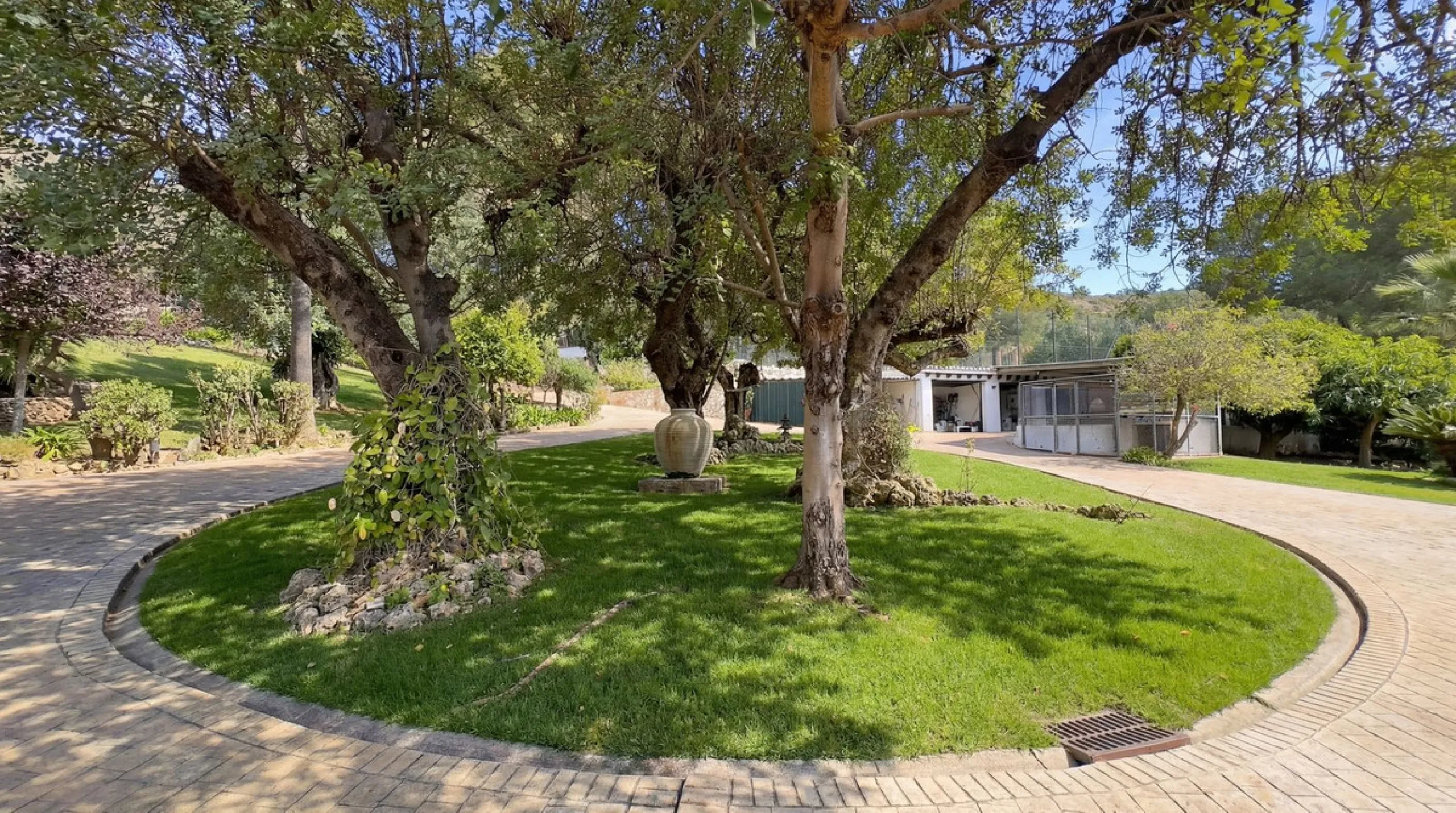 MODERN VILLA BARRANCO BLANCO: AN EXCLUSIVE OASIS OF LUXURY 20 MINUTES FROM THE MEDITERRANEAN SEA