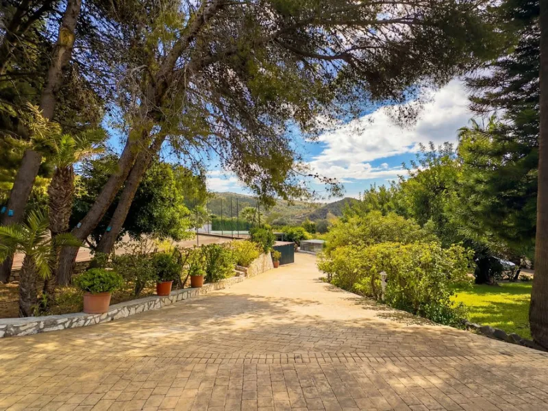 MODERN VILLA BARRANCO BLANCO: AN EXCLUSIVE OASIS OF LUXURY 20 MINUTES FROM THE MEDITERRANEAN SEA