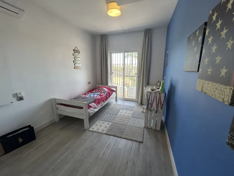 Discover this beautiful detached Villa that offers an abundance of privacy, nested in the heart of Elviria. Situated in a well maintained gated residential community of 19 Villas, it's surrounded by nature and is only a 5 minute drive away from sandy beac