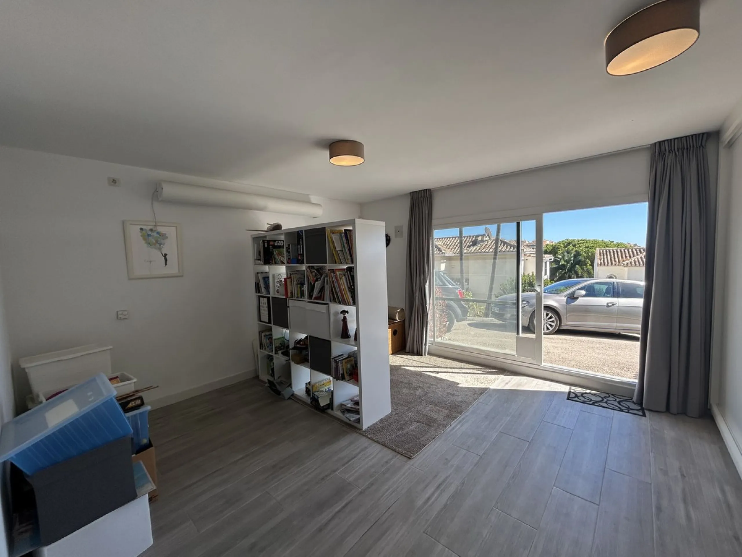Discover this beautiful detached Villa that offers an abundance of privacy, nested in the heart of Elviria. Situated in a well maintained gated residential community of 19 Villas, it's surrounded by nature and is only a 5 minute drive away from sandy beac