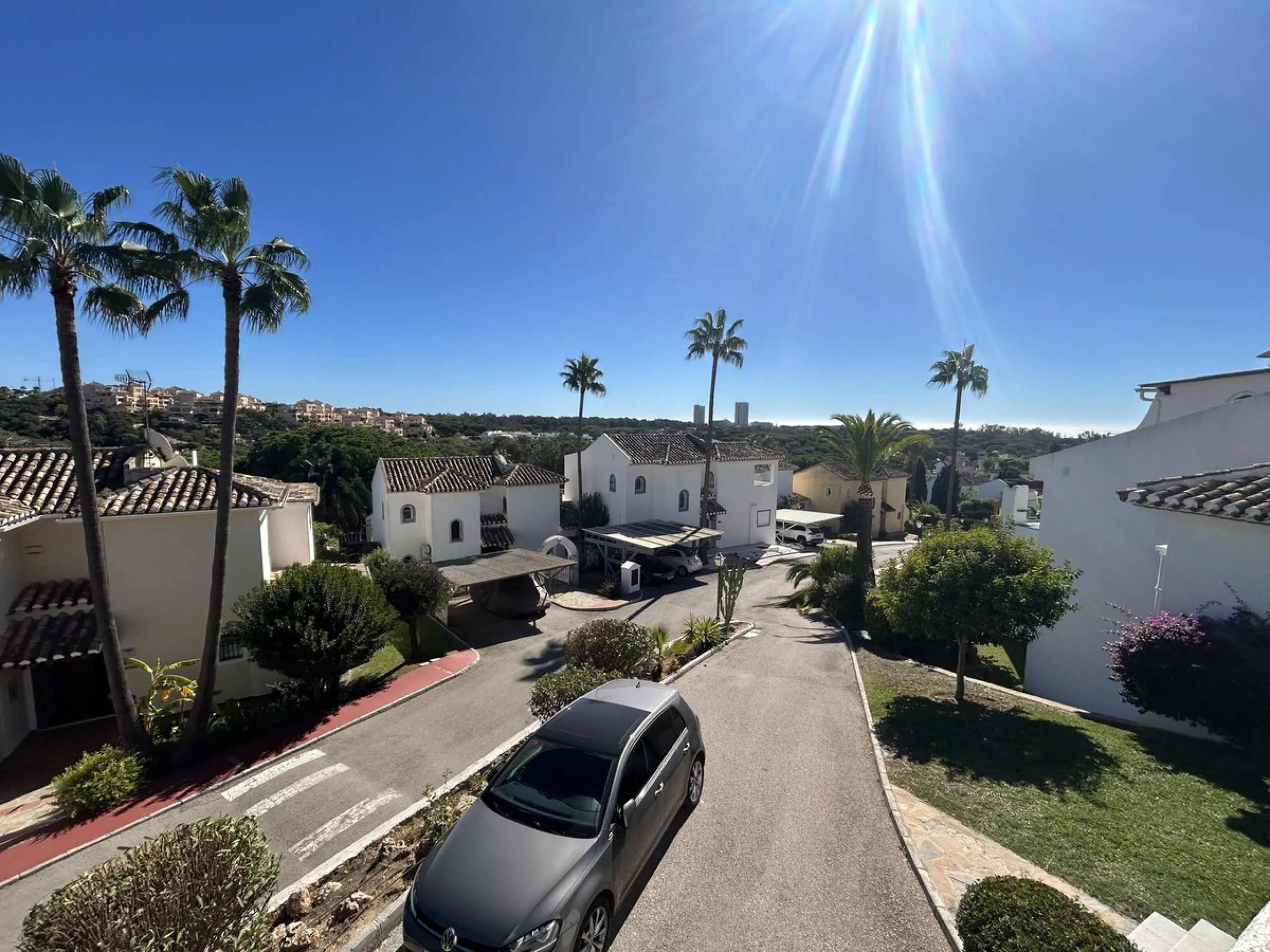 Discover this beautiful detached Villa that offers an abundance of privacy, nested in the heart of Elviria. Situated in a well maintained gated residential community of 19 Villas, it's surrounded by nature and is only a 5 minute drive away from sandy beac