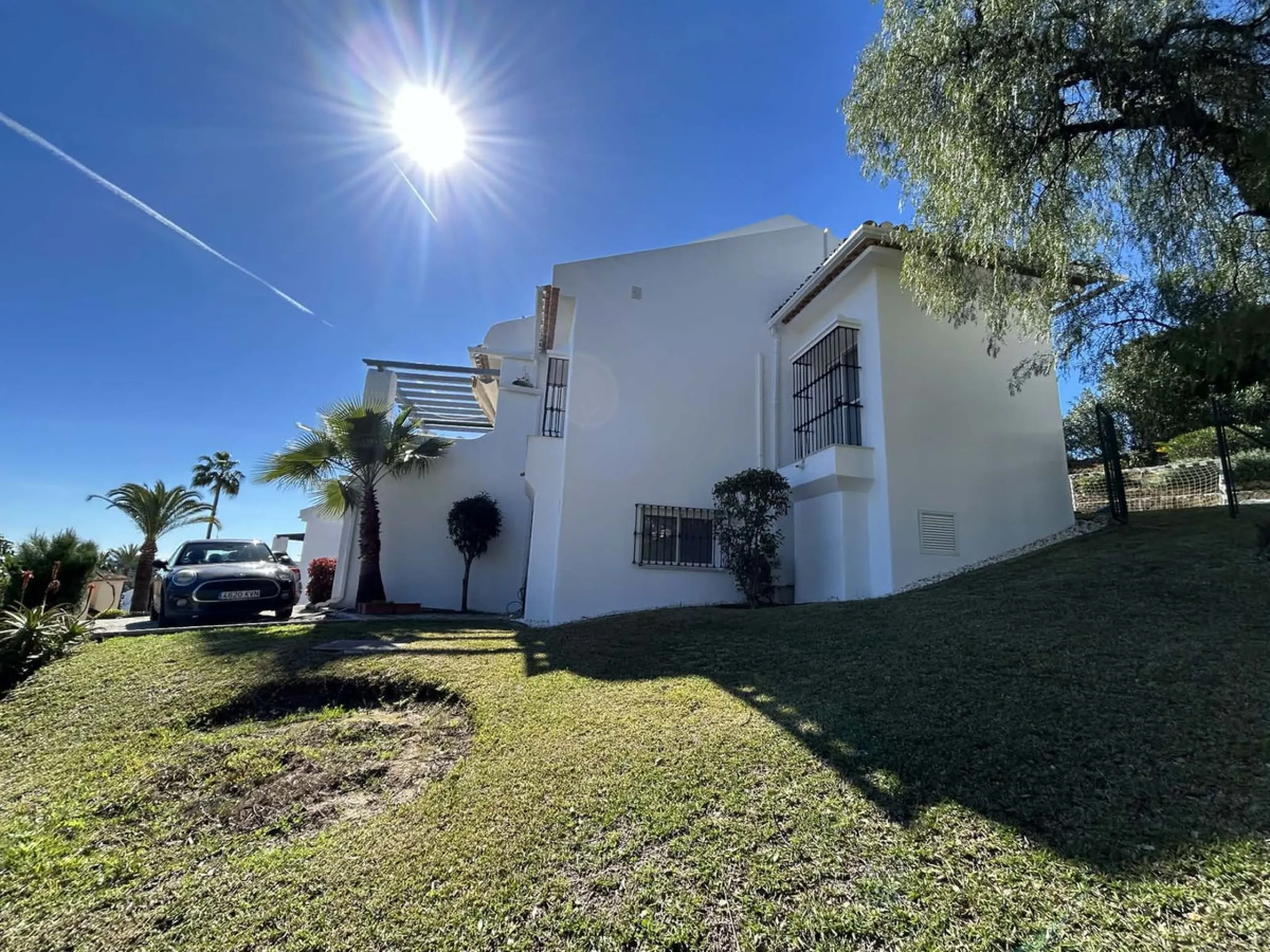 Discover this beautiful detached Villa that offers an abundance of privacy, nested in the heart of Elviria. Situated in a well maintained gated residential community of 19 Villas, it's surrounded by nature and is only a 5 minute drive away from sandy beac