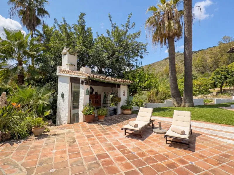 MODERN VILLA BARRANCO BLANCO: AN EXCLUSIVE OASIS OF LUXURY 20 MINUTES FROM THE MEDITERRANEAN SEA