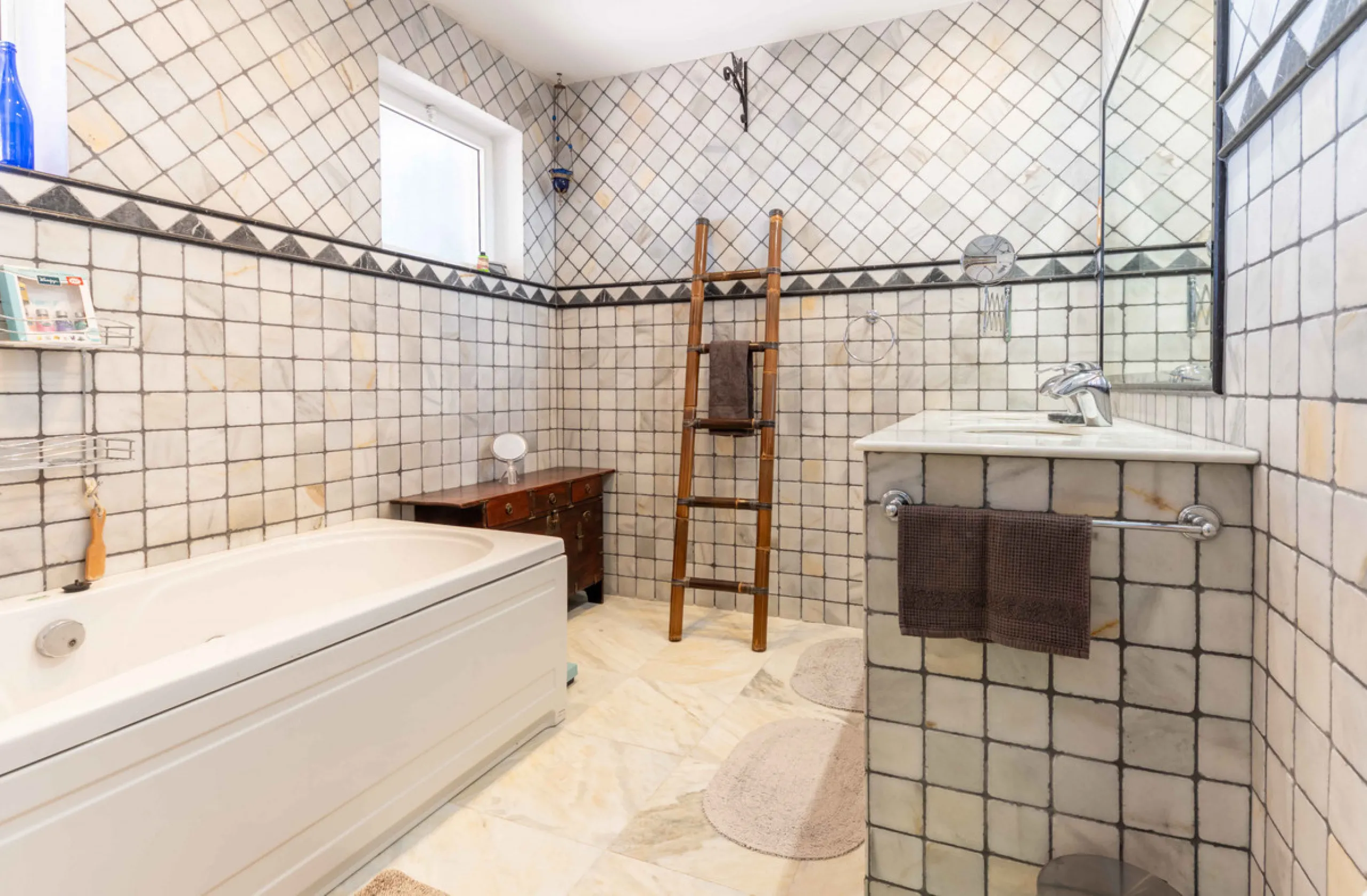 House - Detached Villa в продаже в Mijas, Málaga. В доме 5 спален и 4 ванных комнат. Площадь дома 322 м². Площадь участка 1777 м²