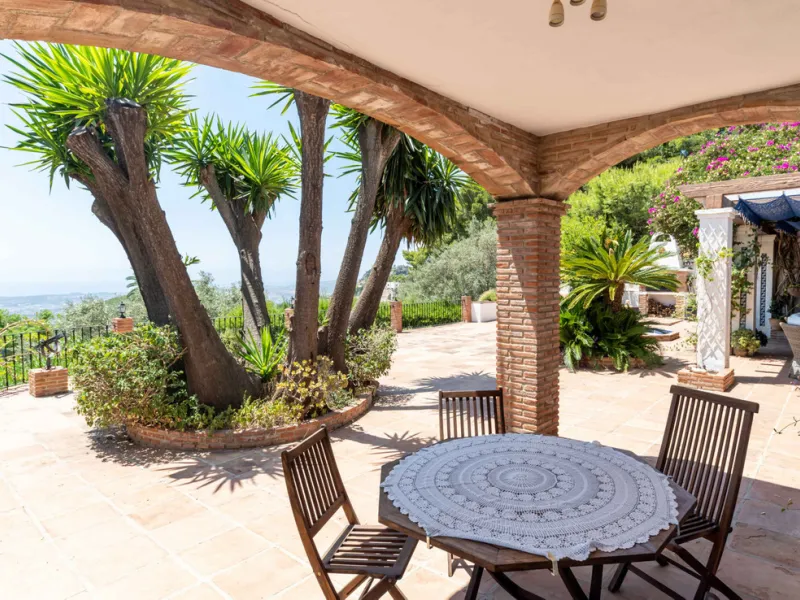 House - Detached Villa в продаже в Mijas, Málaga. В доме 5 спален и 4 ванных комнат. Площадь дома 322 м². Площадь участка 1777 м²