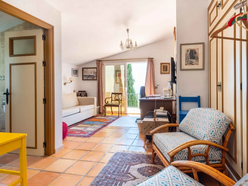 House - Detached Villa в продаже в Mijas, Málaga. В доме 5 спален и 4 ванных комнат. Площадь дома 322 м². Площадь участка 1777 м²