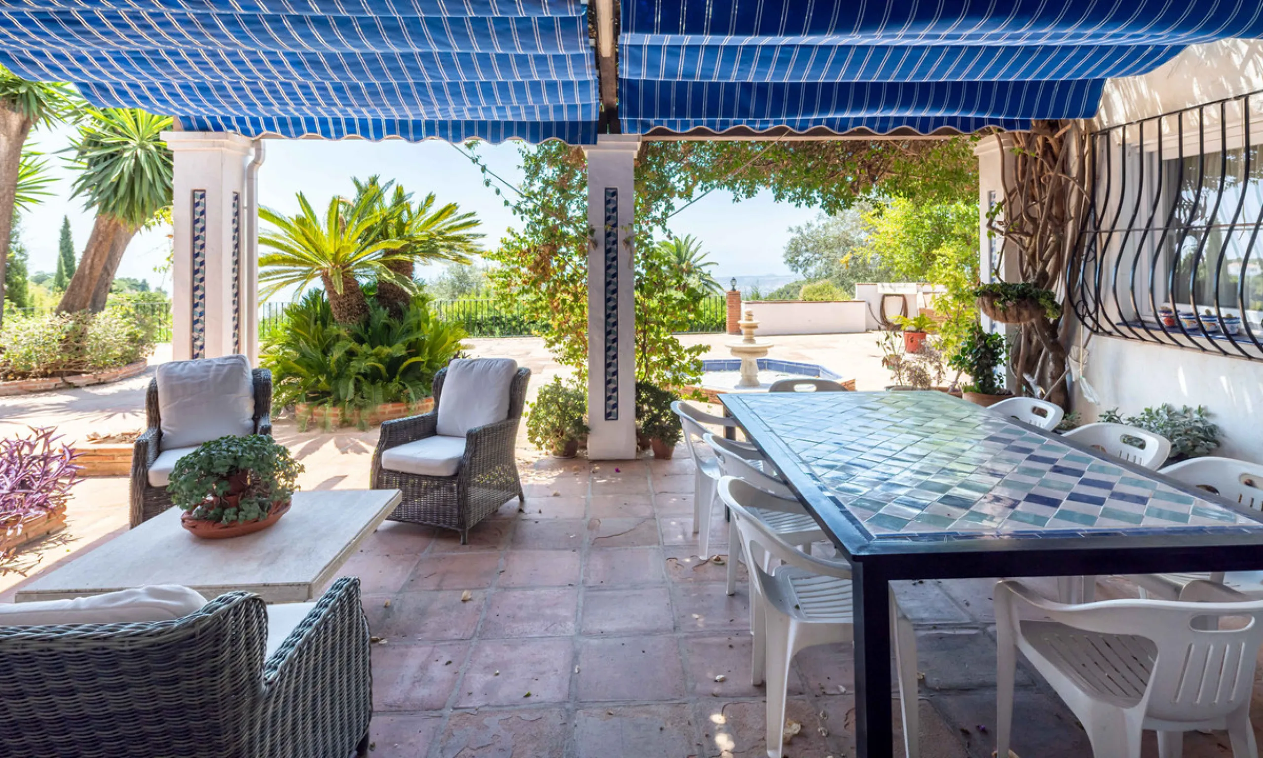 House - Detached Villa в продаже в Mijas, Málaga. В доме 5 спален и 4 ванных комнат. Площадь дома 322 м². Площадь участка 1777 м²