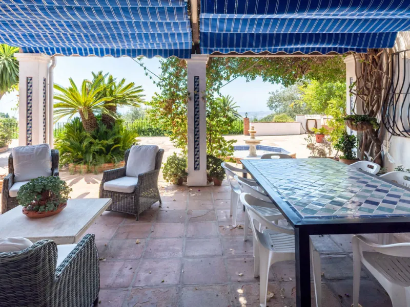 House - Detached Villa в продаже в Mijas, Málaga. В доме 5 спален и 4 ванных комнат. Площадь дома 322 м². Площадь участка 1777 м²