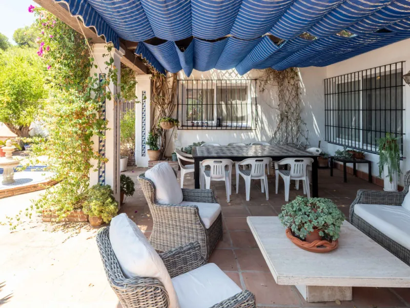 House - Detached Villa в продаже в Mijas, Málaga. В доме 5 спален и 4 ванных комнат. Площадь дома 322 м². Площадь участка 1777 м²