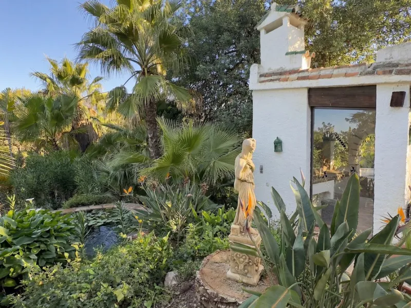 MODERN VILLA BARRANCO BLANCO: AN EXCLUSIVE OASIS OF LUXURY 20 MINUTES FROM THE MEDITERRANEAN SEA