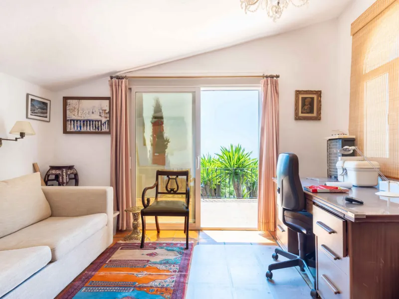 House - Detached Villa в продаже в Mijas, Málaga. В доме 5 спален и 4 ванных комнат. Площадь дома 322 м². Площадь участка 1777 м²