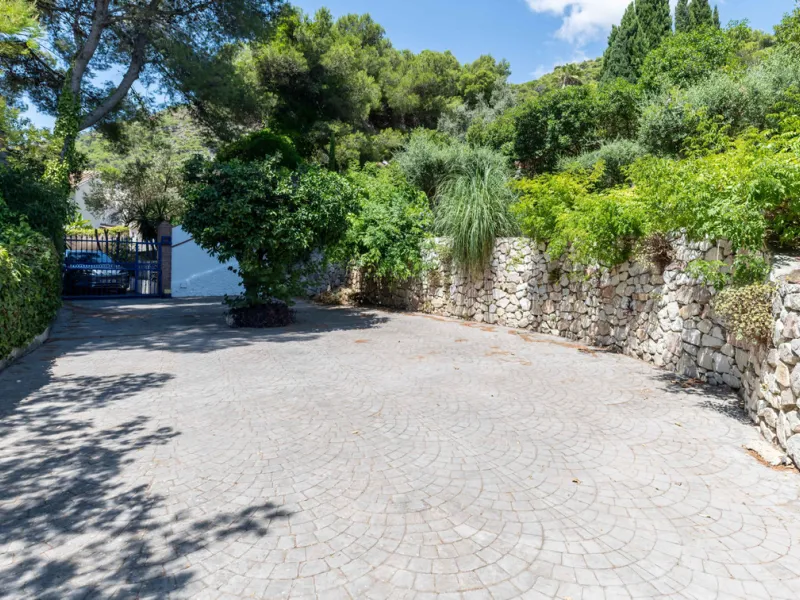 House - Detached Villa в продаже в Mijas, Málaga. В доме 5 спален и 4 ванных комнат. Площадь дома 322 м². Площадь участка 1777 м²