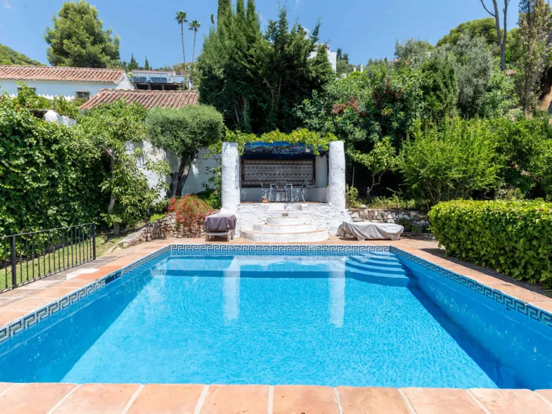 House - Detached Villa в продаже в Mijas, Málaga. В доме 5 спален и 4 ванных комнат. Площадь дома 322 м². Площадь участка 1777 м²