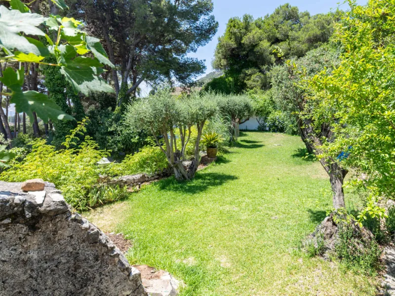 House - Detached Villa в продаже в Mijas, Málaga. В доме 5 спален и 4 ванных комнат. Площадь дома 322 м². Площадь участка 1777 м²