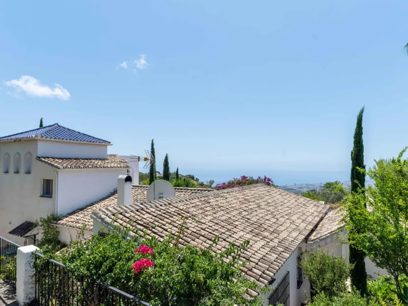 House - Detached Villa в продаже в Mijas, Málaga. В доме 5 спален и 4 ванных комнат. Площадь дома 322 м². Площадь участка 1777 м²