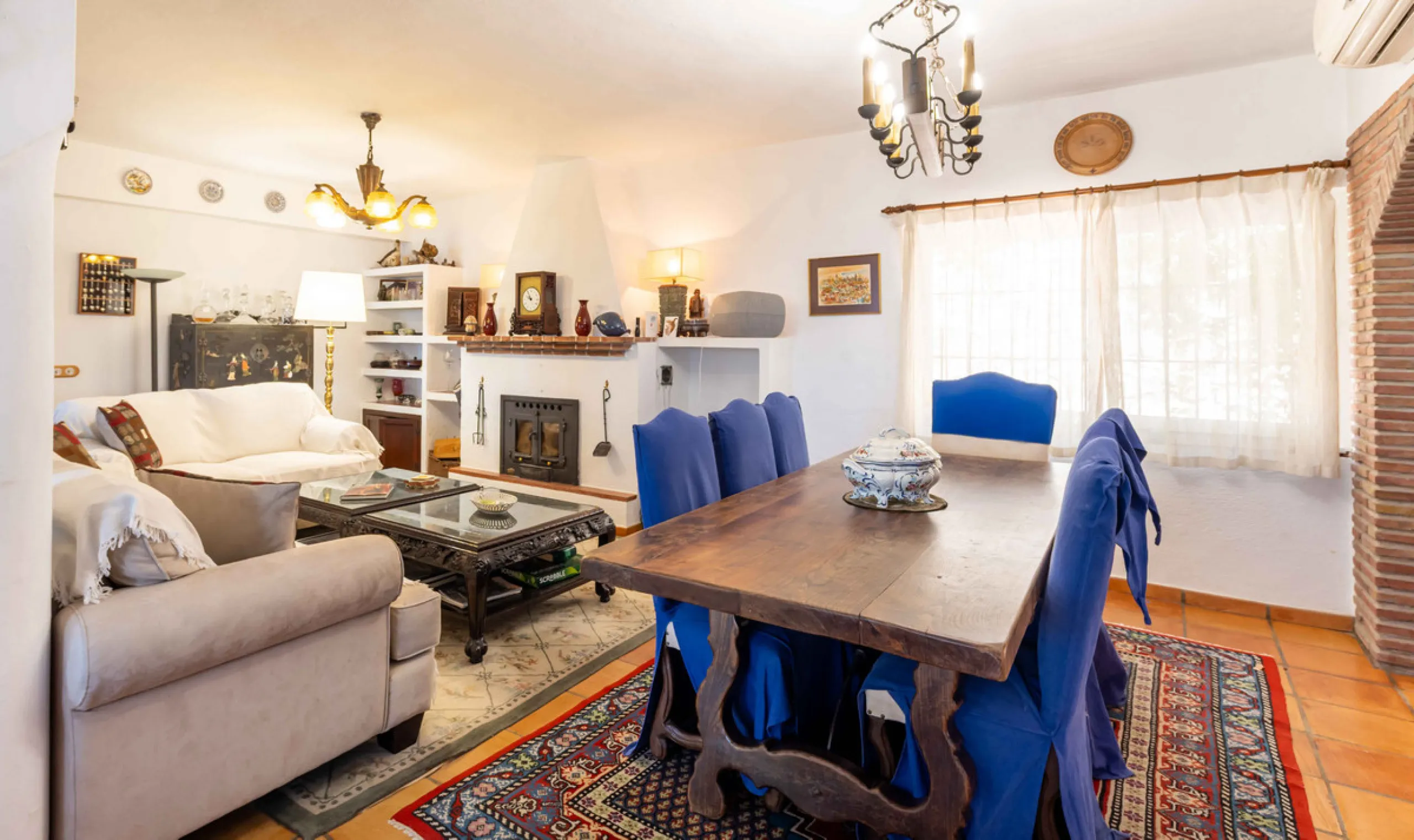 House - Detached Villa в продаже в Mijas, Málaga. В доме 5 спален и 4 ванных комнат. Площадь дома 322 м². Площадь участка 1777 м²