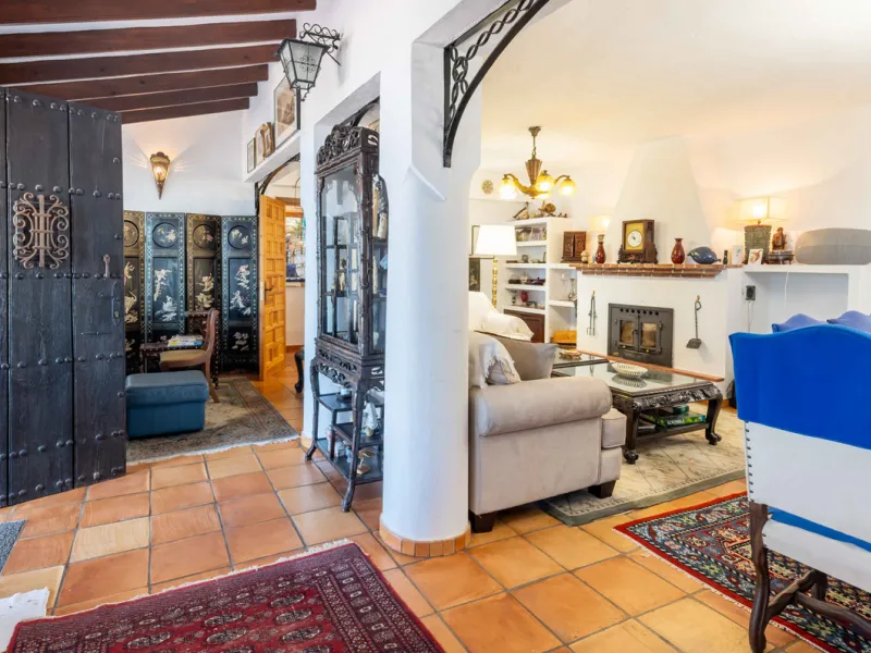 House - Detached Villa в продаже в Mijas, Málaga. В доме 5 спален и 4 ванных комнат. Площадь дома 322 м². Площадь участка 1777 м²