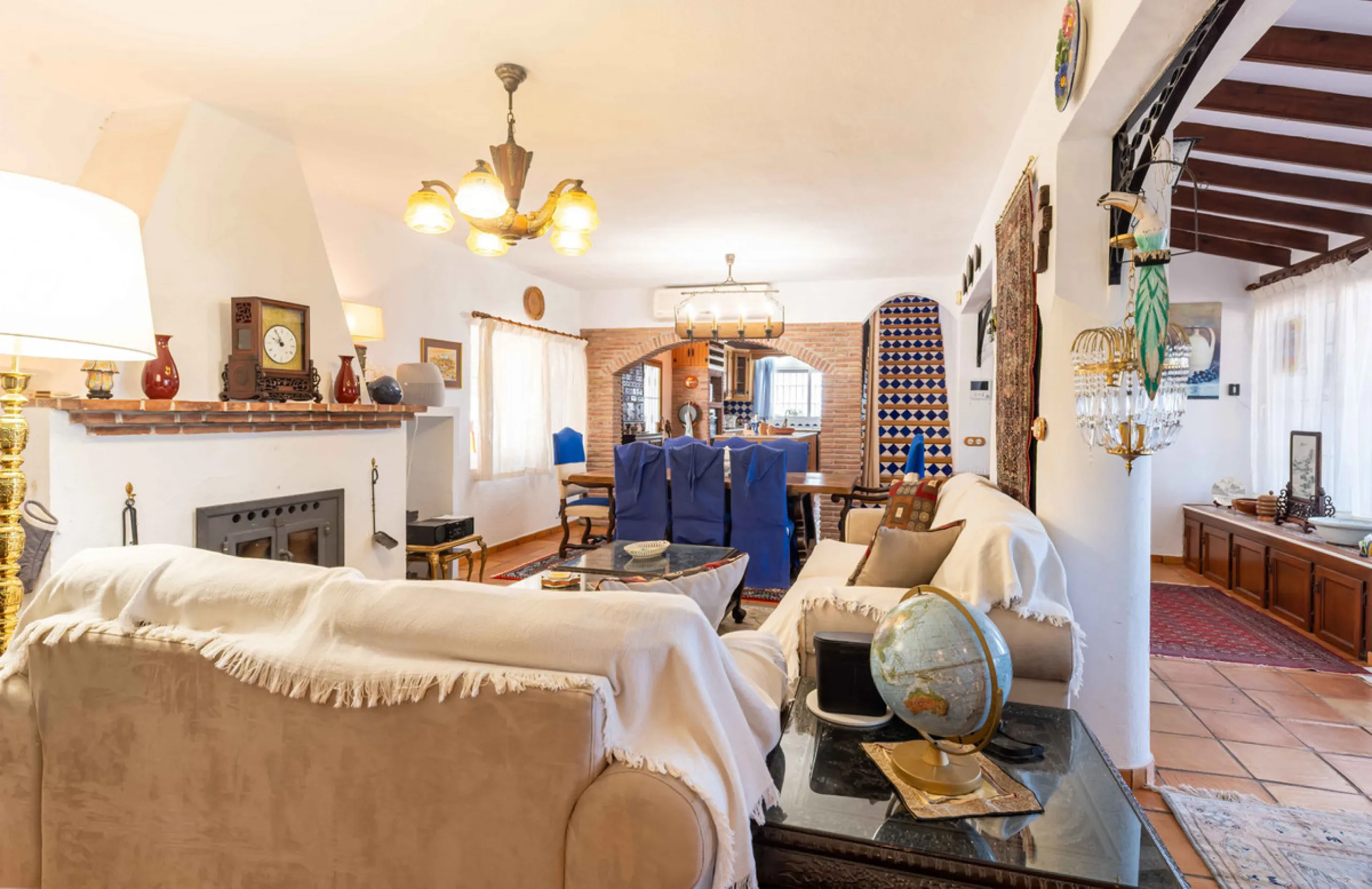 House - Detached Villa в продаже в Mijas, Málaga. В доме 5 спален и 4 ванных комнат. Площадь дома 322 м². Площадь участка 1777 м²