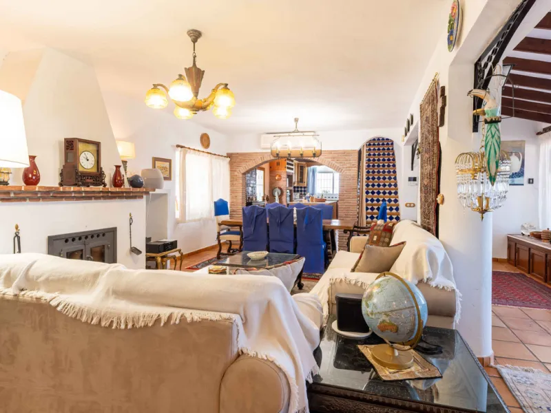 House - Detached Villa в продаже в Mijas, Málaga. В доме 5 спален и 4 ванных комнат. Площадь дома 322 м². Площадь участка 1777 м²