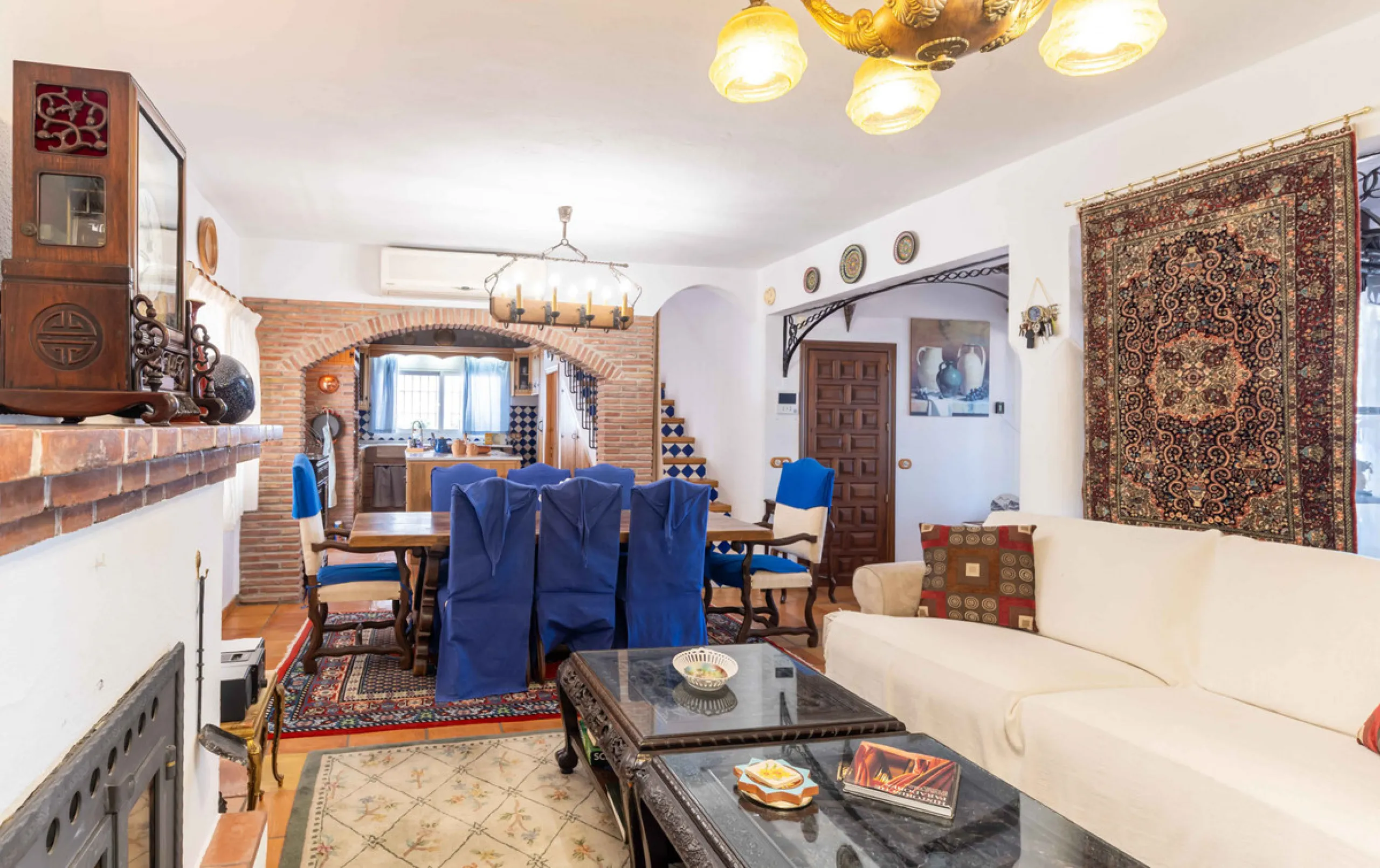 House - Detached Villa в продаже в Mijas, Málaga. В доме 5 спален и 4 ванных комнат. Площадь дома 322 м². Площадь участка 1777 м²