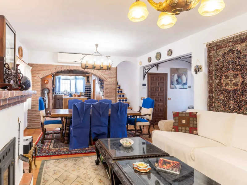 House - Detached Villa в продаже в Mijas, Málaga. В доме 5 спален и 4 ванных комнат. Площадь дома 322 м². Площадь участка 1777 м²