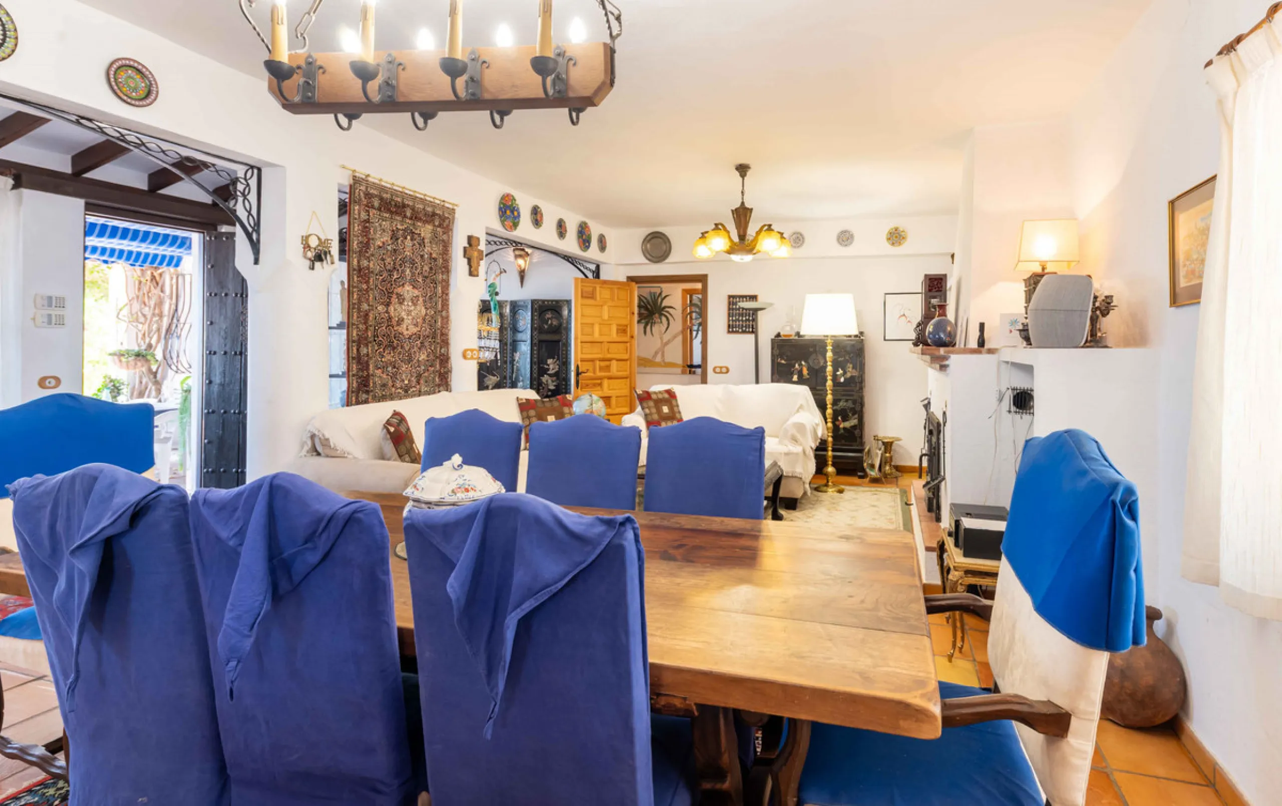 House - Detached Villa в продаже в Mijas, Málaga. В доме 5 спален и 4 ванных комнат. Площадь дома 322 м². Площадь участка 1777 м²