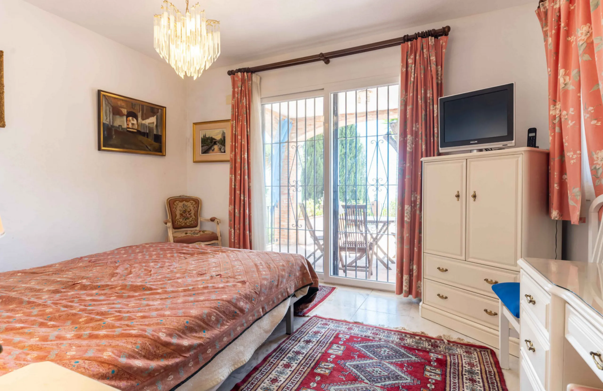 House - Detached Villa в продаже в Mijas, Málaga. В доме 5 спален и 4 ванных комнат. Площадь дома 322 м². Площадь участка 1777 м²