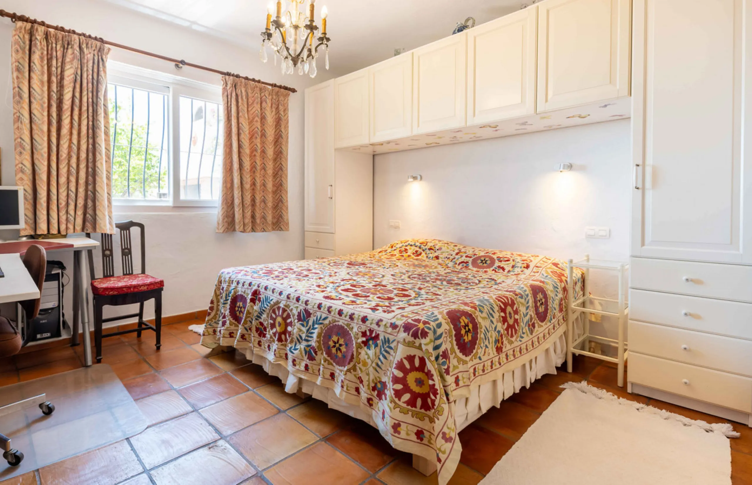 House - Detached Villa в продаже в Mijas, Málaga. В доме 5 спален и 4 ванных комнат. Площадь дома 322 м². Площадь участка 1777 м²