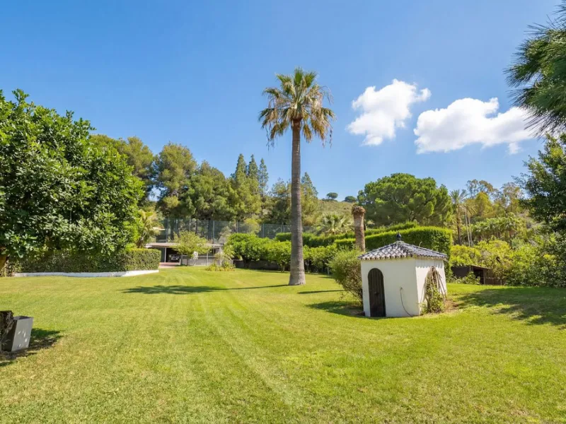 MODERN VILLA BARRANCO BLANCO: AN EXCLUSIVE OASIS OF LUXURY 20 MINUTES FROM THE MEDITERRANEAN SEA