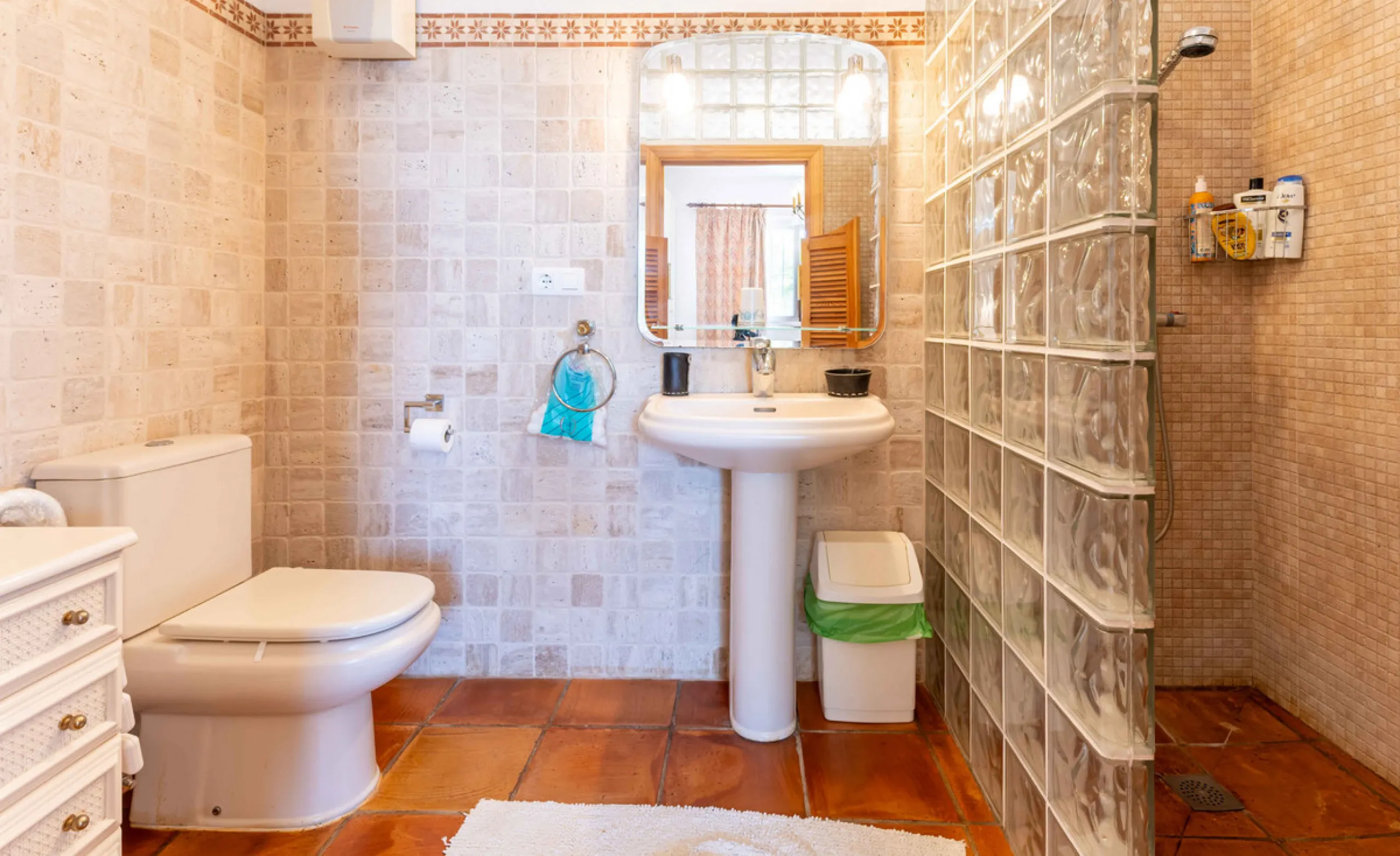 House - Detached Villa в продаже в Mijas, Málaga. В доме 5 спален и 4 ванных комнат. Площадь дома 322 м². Площадь участка 1777 м²