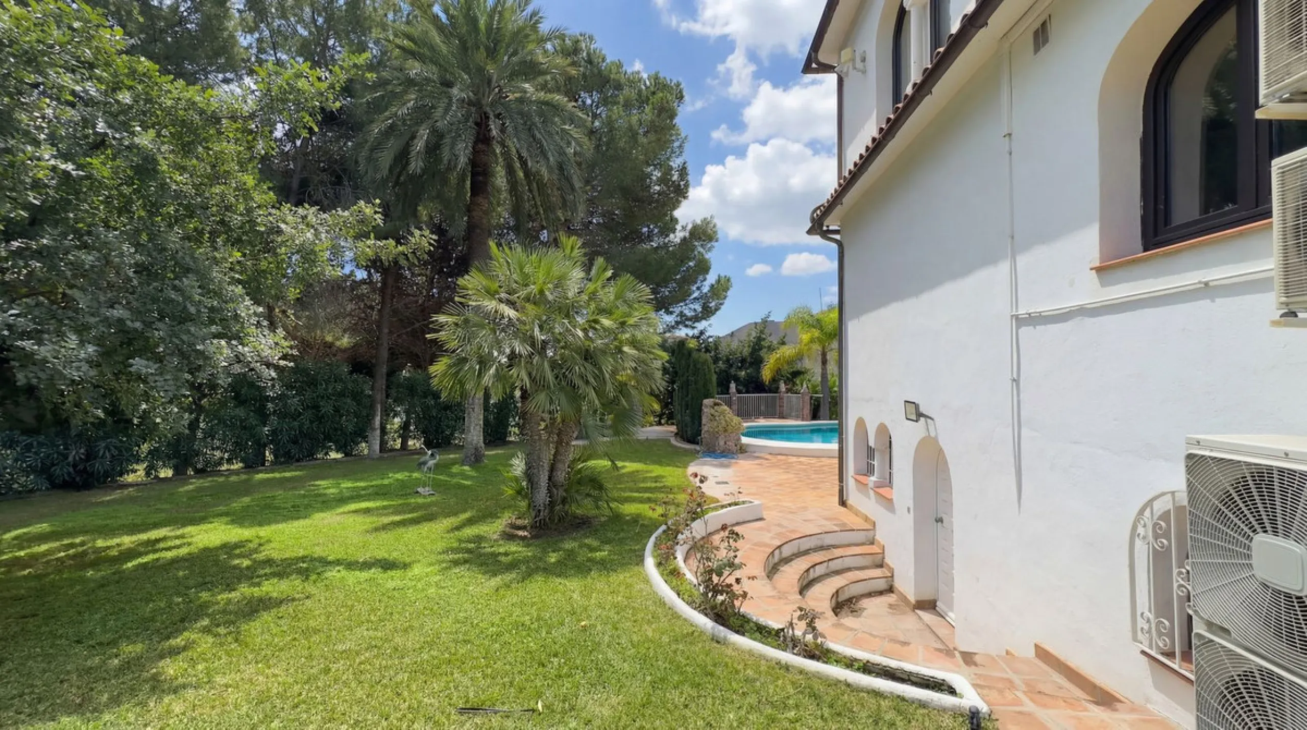 MODERN VILLA BARRANCO BLANCO: AN EXCLUSIVE OASIS OF LUXURY 20 MINUTES FROM THE MEDITERRANEAN SEA