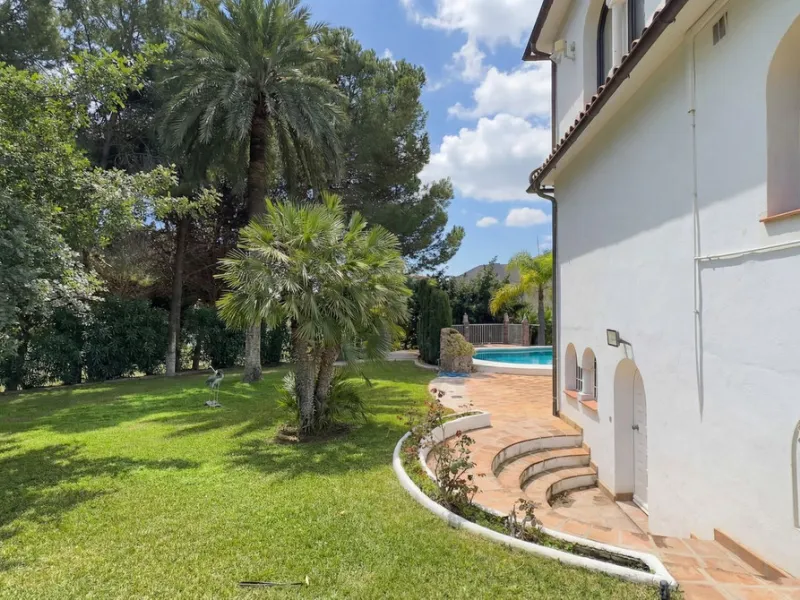MODERN VILLA BARRANCO BLANCO: AN EXCLUSIVE OASIS OF LUXURY 20 MINUTES FROM THE MEDITERRANEAN SEA
