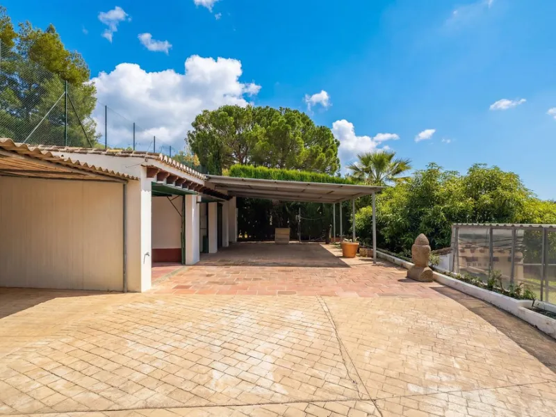 MODERN VILLA BARRANCO BLANCO: AN EXCLUSIVE OASIS OF LUXURY 20 MINUTES FROM THE MEDITERRANEAN SEA