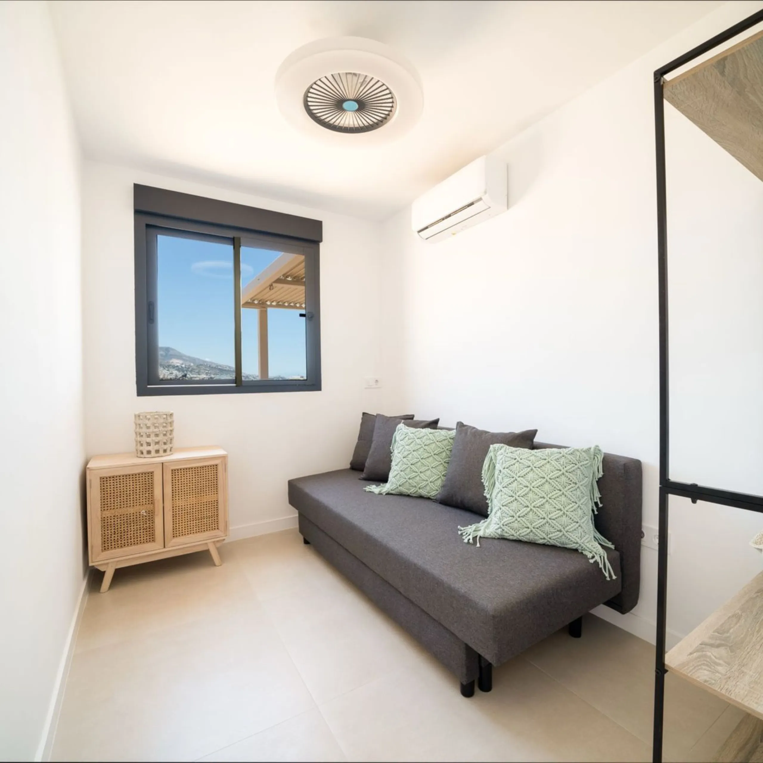 Apartment - Penthouse в продаже в Fuengirola, Málaga. В доме 2 спален и 1 ванных комнат. Площадь дома 60 м²